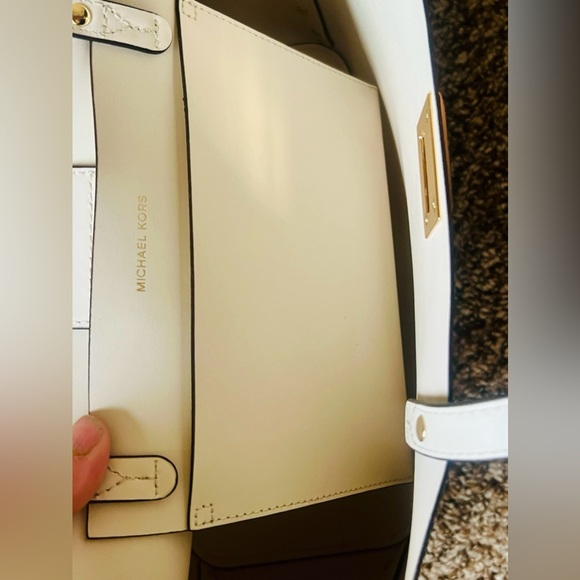 Michael Kors Light Cream Manhattan Large Tote New w/o tags. - Picture 7 of 9